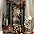  Chiesa di San Giovanni dei Fiorentini: monumento funebre opera di Borromini 24