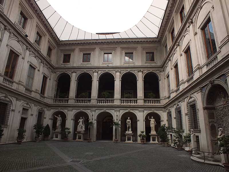 Palazzo Altemps: 1 - Cortile