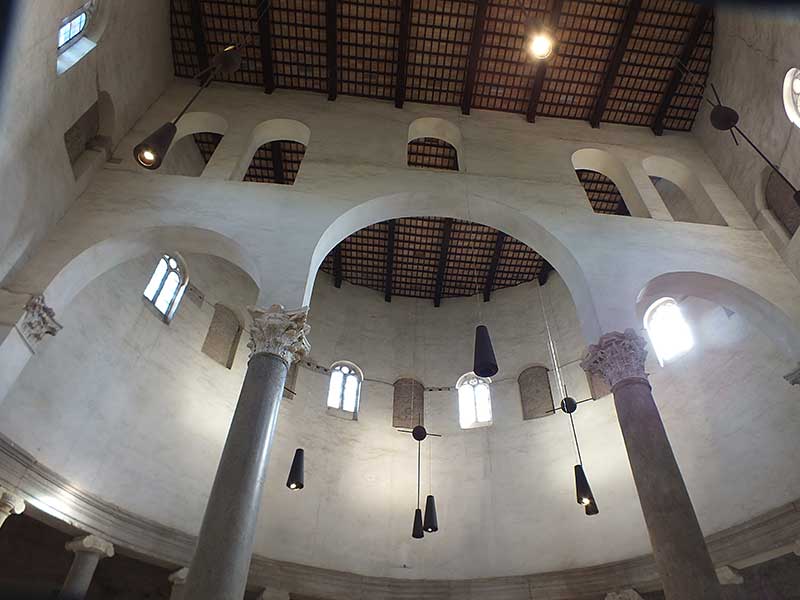 Chiesa di Santo Stefano Rotondo: 6 - Interno