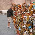 HA SCHULT Trash People a Piazza del Popolo