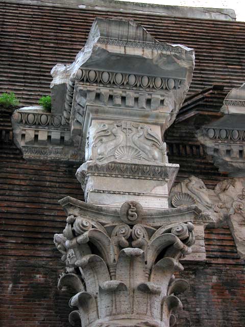 Pantheon di Roma: 22 - Marmi esterni