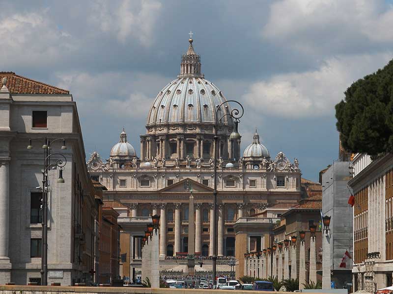 Basilica di San Pietro: 7 - La facciata e la cupola