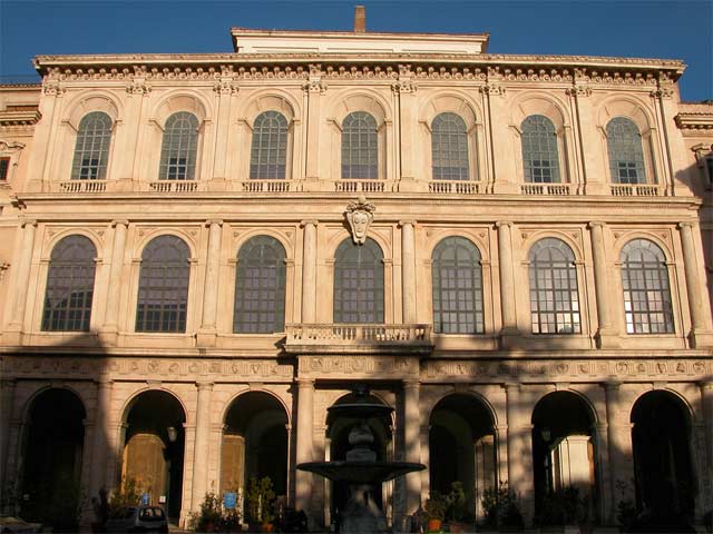 Passeggiate Romane - da Piazza Barberini al Colosseo: 17 - Palazzo Barberini