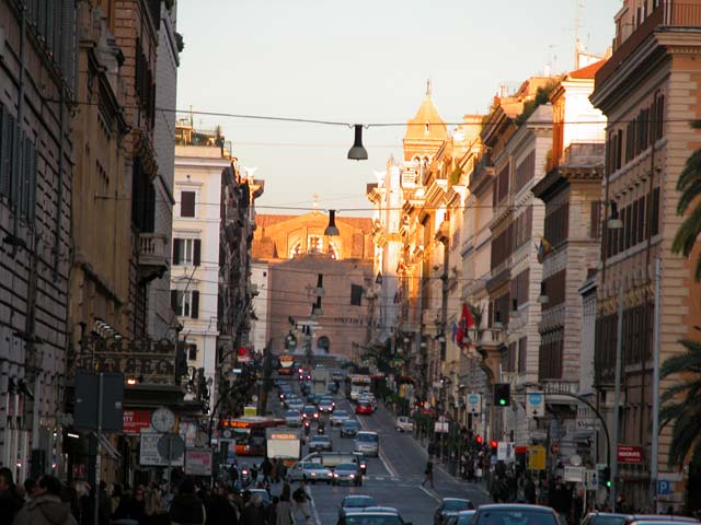 Passeggiate Romane - da Piazza Barberini al Colosseo: 53 - Via Nazionale