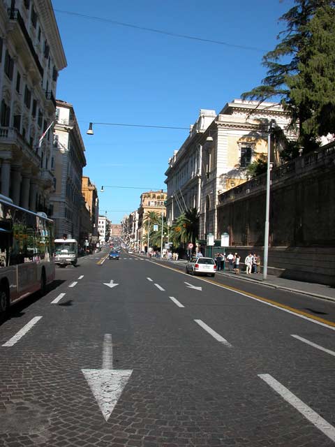 Passeggiate Romane - da Piazza Barberini al Colosseo: 54 - Via Nazionale