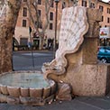 Passeggiate Romane - da Piazza Barberini al Colosseo: 15 - Fontana Delle Api 