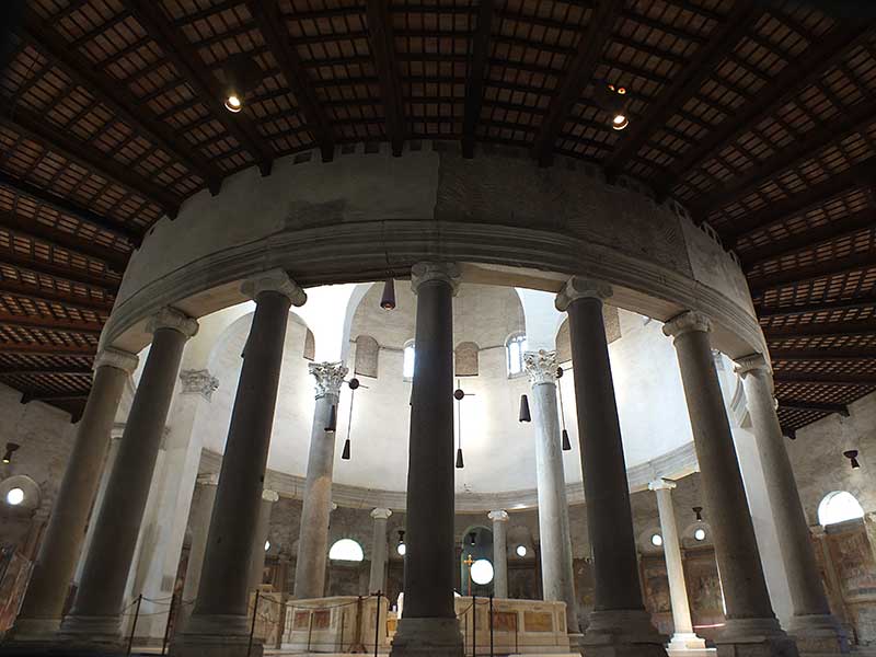 Passeggiate Romane: Colosseo - San Giovanni - Colosseo: 25 - Basilica di Santo Stefano Rotondo
