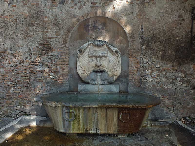 Passeggiate Romane - da Porta Portese a Porta San Paolo: 51 - Fontana di Piazza Pietro d'Illiria