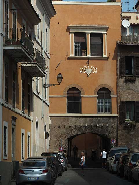Passeggiate Romane - da Porta Portese a Porta San Paolo: 12 - Via dell'Arco de' Tolomei
