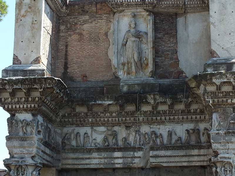 Passeggiate Romane - da Trastevere al Colosseo: 57 - Foro di Nerva