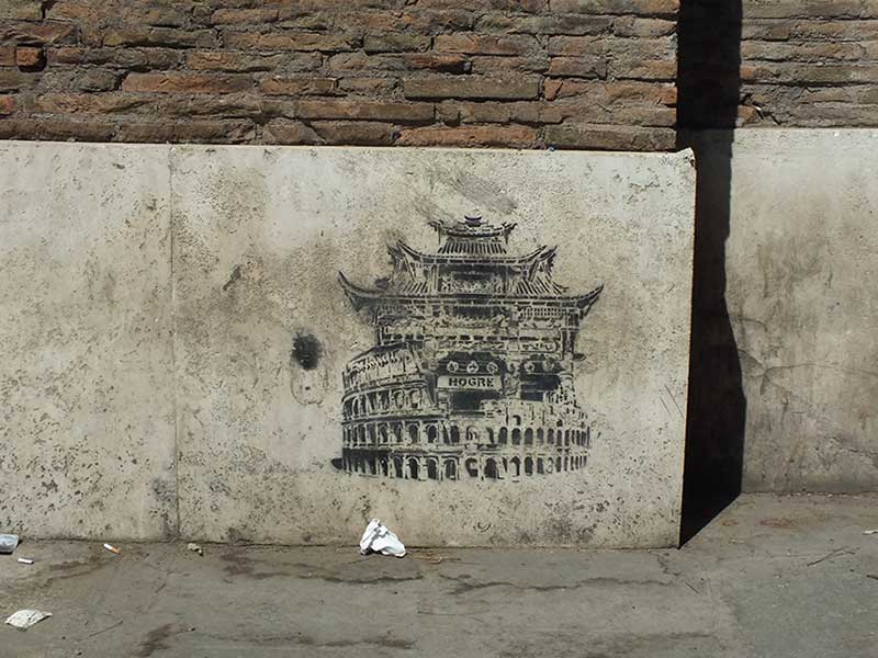 Passeggiate Romane - da Trastevere al Colosseo: 61 - Graffiti A Piazza del Colosseo