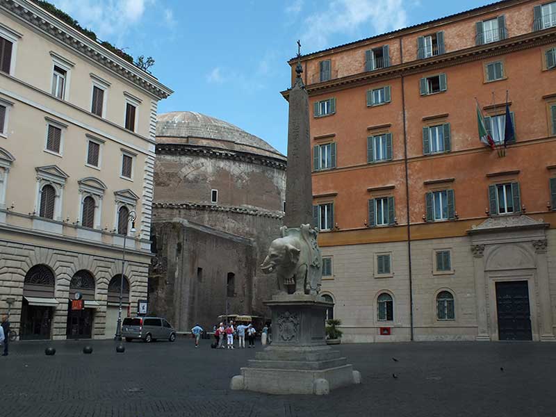 Passeggiate Romane - da Trastevere al Colosseo: 18 - Piazza della Minerva